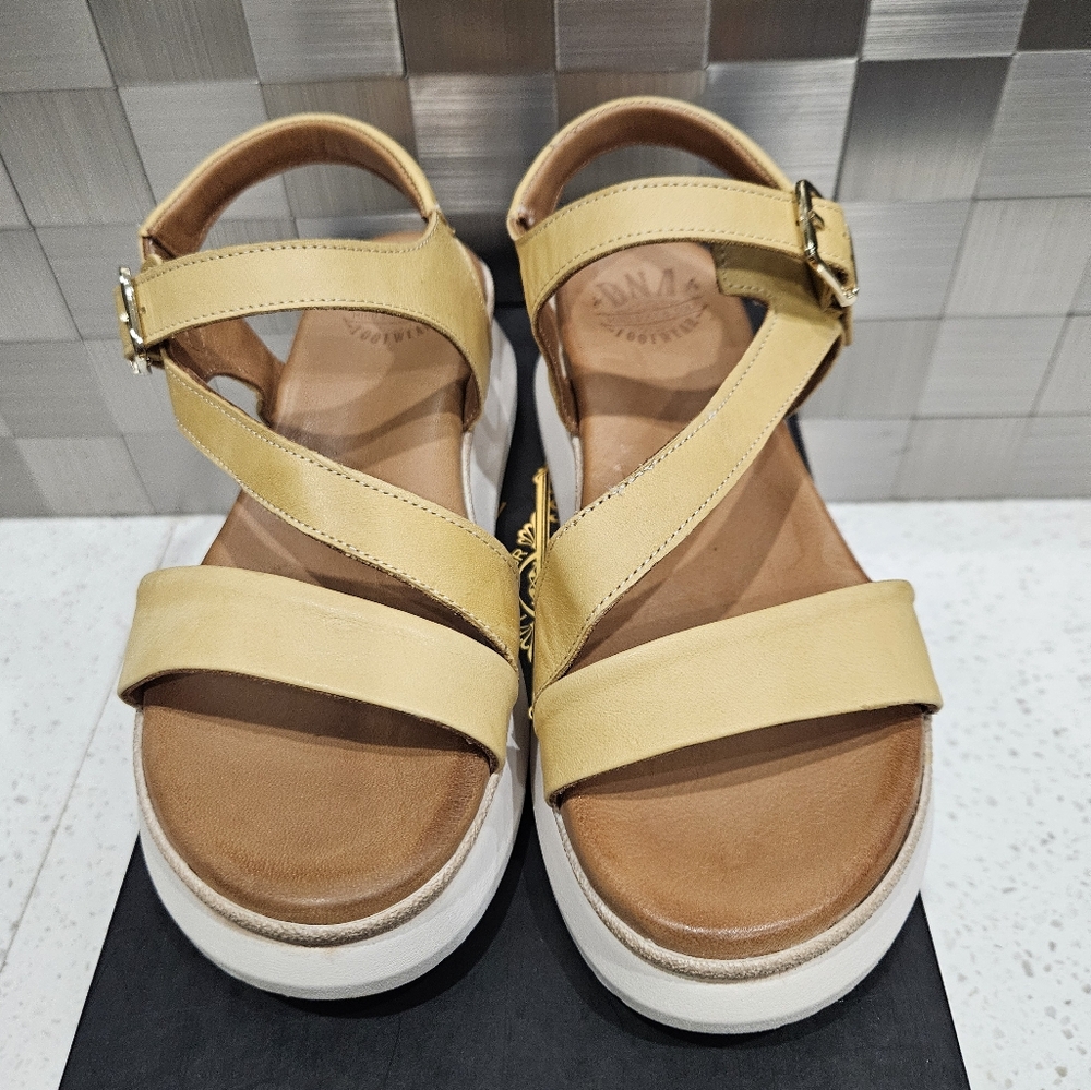 Sandals - Picture 3 of 4